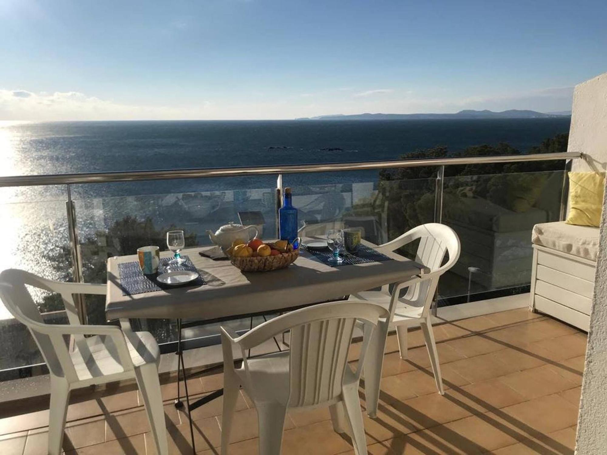 Vista Mar Y Parking En *